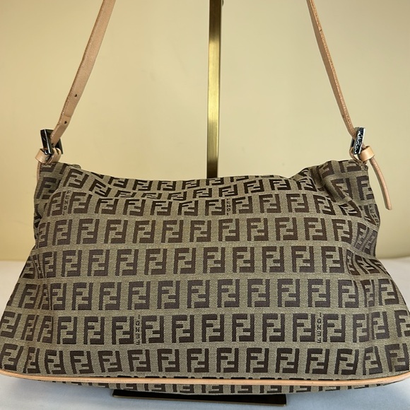 Fendi Zucca Mamma Baguette w/ Leather details - Picture 5 of 15